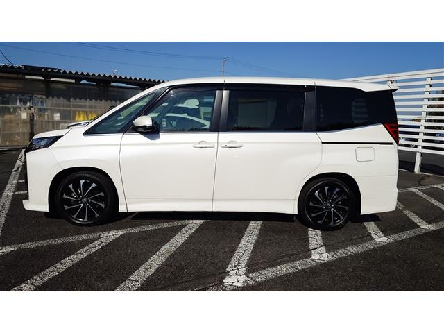 ノア ハイブリッドS-Z 横滑り防止機能 エアバッグ オートクルーズコントロール 地デジ 両側自動ドア スマートエントリー LEDランプ メモリナビ 3列シート ETC付き ABS AC100V アルミホイール キーレス(2枚目)