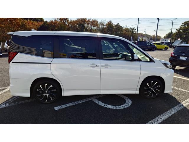 ノア ハイブリッドS-Z 横滑り防止機能 エアバッグ オートクルーズコントロール 地デジ 両側自動ドア スマートエントリー LEDランプ メモリナビ 3列シート ETC付き ABS AC100V アルミホイール キーレス(4枚目)