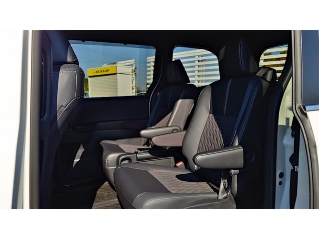 ノア ハイブリッドS-Z 横滑り防止機能 エアバッグ オートクルーズコントロール 地デジ 両側自動ドア スマートエントリー LEDランプ メモリナビ 3列シート ETC付き ABS AC100V アルミホイール キーレス(8枚目)