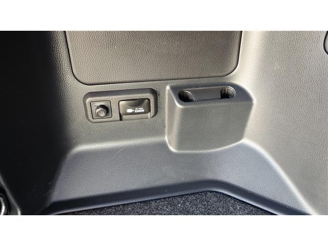 ノア ハイブリッドS-Z 横滑り防止機能 エアバッグ オートクルーズコントロール 地デジ 両側自動ドア スマートエントリー LEDランプ メモリナビ 3列シート ETC付き ABS AC100V アルミホイール キーレス(12枚目)