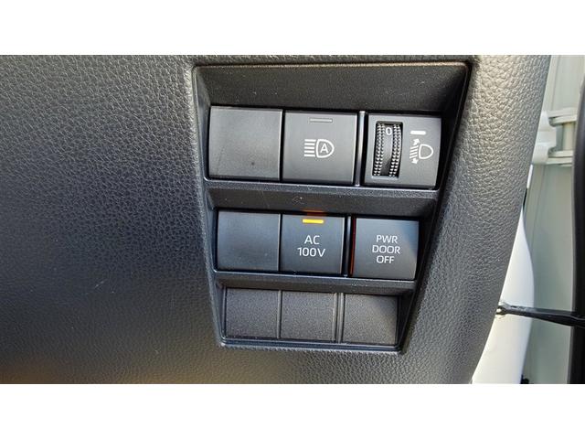 ノア ハイブリッドS-Z 横滑り防止機能 エアバッグ オートクルーズコントロール 地デジ 両側自動ドア スマートエントリー LEDランプ メモリナビ 3列シート ETC付き ABS AC100V アルミホイール キーレス(15枚目)