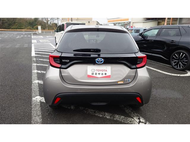 ヤリス ハイブリッドG LEDライト スマートキ ETC車載器 横滑り防止装置 クルコン セキュリティアラーム パワステ 点検記録簿 キーフリー オートエアコン ABS Wエアバック パワーウィンドウ エアバッグ(3枚目)