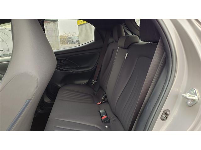 ヤリス ハイブリッドG LEDライト スマートキ ETC車載器 横滑り防止装置 クルコン セキュリティアラーム パワステ 点検記録簿 キーフリー オートエアコン ABS Wエアバック パワーウィンドウ エアバッグ(8枚目)