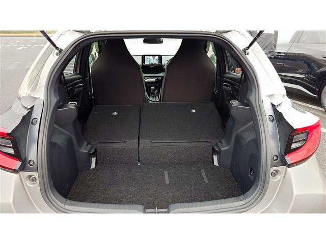 ヤリス ハイブリッドG LEDライト スマートキ ETC車載器 横滑り防止装置 クルコン セキュリティアラーム パワステ 点検記録簿 キーフリー オートエアコン ABS Wエアバック パワーウィンドウ エアバッグ(10枚目)