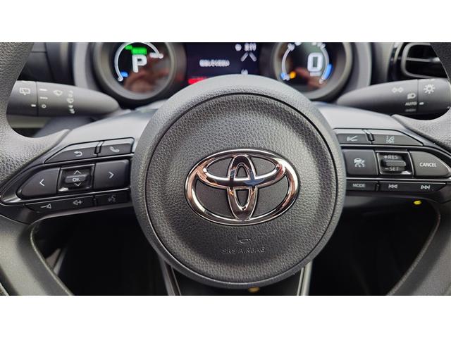 ヤリス ハイブリッドG LEDライト スマートキ ETC車載器 横滑り防止装置 クルコン セキュリティアラーム パワステ 点検記録簿 キーフリー オートエアコン ABS Wエアバック パワーウィンドウ エアバッグ(14枚目)