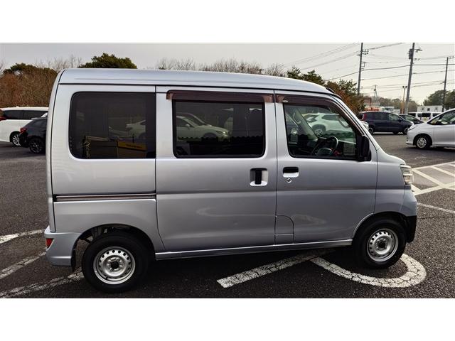 ハイゼットカーゴ DX SAIII ヘッドライトLED 横滑防止装置 オートエアコン キ-レス デュアルエアバッグ 前席パワーウィンドウ 運転席エアバッグ パワーステアリング ABS 前後誤発進抑制装置(4枚目)