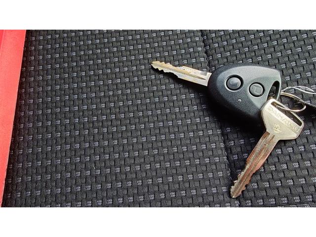 ハイゼットカーゴ DX SAIII ヘッドライトLED 横滑防止装置 オートエアコン キ-レス デュアルエアバッグ 前席パワーウィンドウ 運転席エアバッグ パワーステアリング ABS 前後誤発進抑制装置(19枚目)