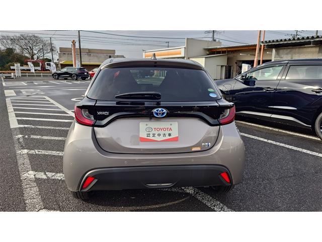 ヤリス ハイブリッドＸ　イモビライザー　スマートキー＆プッシュスタート　バックモニター　ワイヤレスキー　ドラレコ　ＡＢＳ　ナビ　定期点検記録簿　オートクルーズ　Ｗエアバック　パワーウィンドウ　オートエアコン　ＥＴＣ（3枚目）