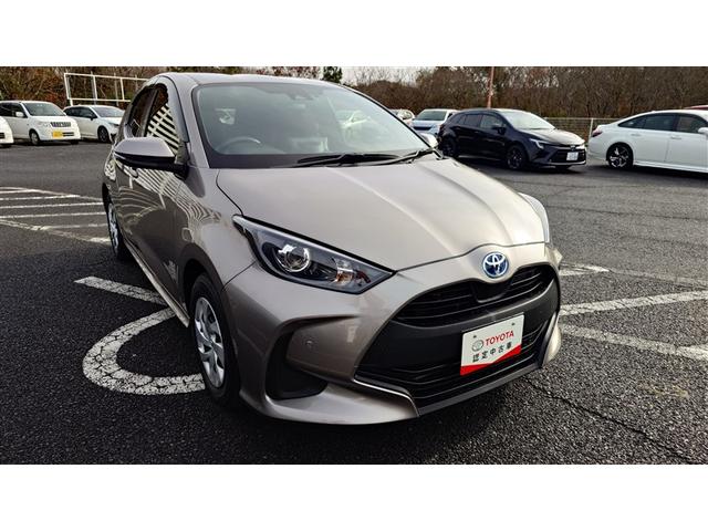 ヤリス ハイブリッドＸ　イモビライザー　スマートキー＆プッシュスタート　バックモニター　ワイヤレスキー　ドラレコ　ＡＢＳ　ナビ　定期点検記録簿　オートクルーズ　Ｗエアバック　パワーウィンドウ　オートエアコン　ＥＴＣ（5枚目）