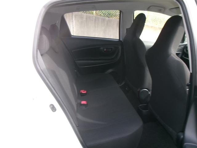 ヴィッツ Ｆ　キーレスリモコン　バックガイドモニター　デュアルエアバック　運転席エアバッグ　ワンセグテレビ　パワーウインドウ　ＥＳＣ　パワステ　エアコン　メモリナビ　ＡＢＳ　ナビＴＶ　ＥＴＣ（18枚目）