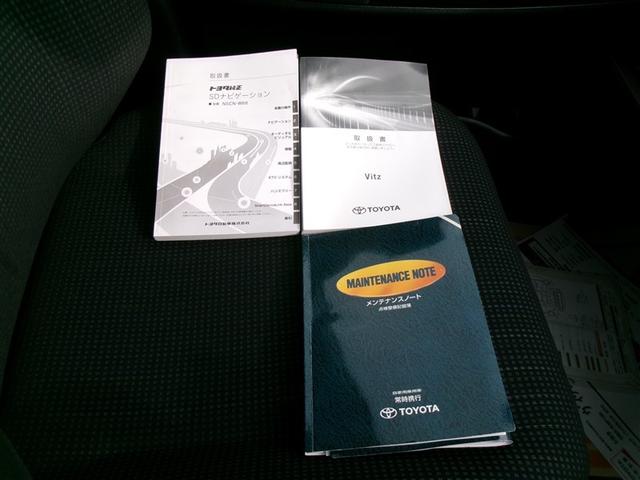 ヴィッツ Ｆ　キーレスリモコン　バックガイドモニター　デュアルエアバック　運転席エアバッグ　ワンセグテレビ　パワーウインドウ　ＥＳＣ　パワステ　エアコン　メモリナビ　ＡＢＳ　ナビＴＶ　ＥＴＣ（22枚目）