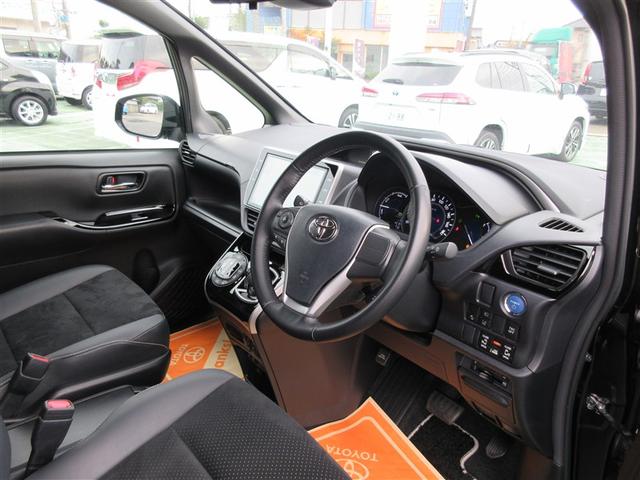 ヴォクシー ハイブリッドZS 煌III 地デジTV リヤカメラ スマートキー DVD再生可 クルコン VSC キーレス アルミホイール ナビ&TV LEDヘッドランプ ETC 3列シート 記録簿 メモリーナビ オートエアコン エアバッグ(12枚目)