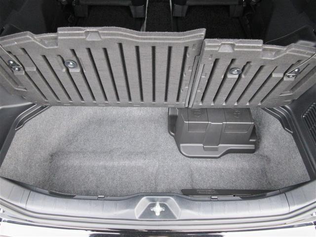 ヴォクシー ハイブリッドZS 煌III 地デジTV リヤカメラ スマートキー DVD再生可 クルコン VSC キーレス アルミホイール ナビ&TV LEDヘッドランプ ETC 3列シート 記録簿 メモリーナビ オートエアコン エアバッグ(18枚目)