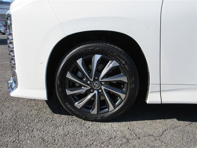 ヴォクシー ハイブリッドＳ－Ｚ　パワーウィンドウ　ＤＶＤ再生機能　インテリキー　横滑防止装置　地デジＴＶ　アクティブクルーズコントロール　フルオートエアコン　リアカメラ　エアバッグ　ＡＢＳ　１００Ｖ充電　ナビＴＶ　アルミホイール（22枚目）