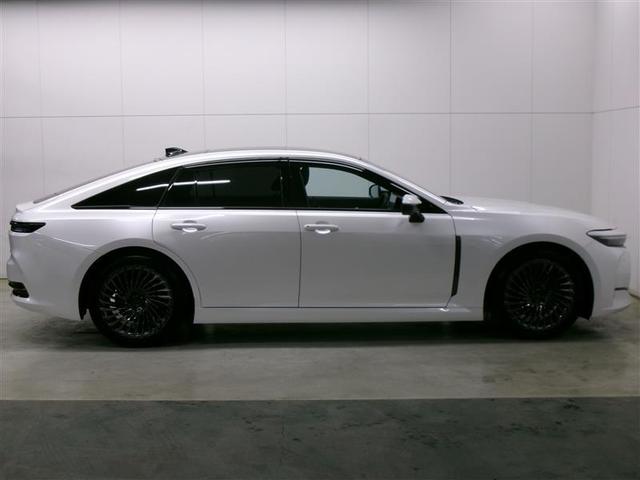 クラウン Ｚ　ムーンルーフ　レザーシート　ＬＥＤヘッドライト　地デジＴＶ　ＡＢＳ　ＡＣ１００Ｖ　スマートキー　ＥＴＣ　ドライブレコーダー　アルミホイール　エアコン　盗難防止装置　メモリーナビ　キーレス　エアバッグ（6枚目）