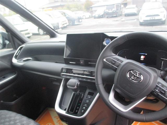 ヴォクシー ハイブリッドＳ－Ｚ　パワーウィンドウ　ＤＶＤ再生機能　インテリキー　横滑防止装置　地デジＴＶ　アクティブクルーズコントロール　フルオートエアコン　リアカメラ　エアバッグ　ＡＢＳ　１００Ｖ充電　ナビＴＶ　ＷＡＣ　キーレス（12枚目）