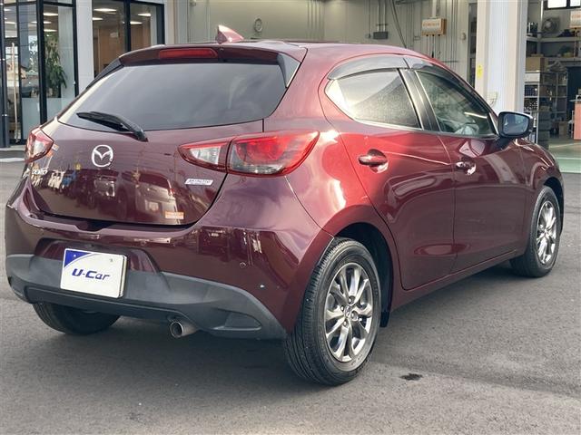 デミオ １３Ｓノーブルクリムゾン　アルミホイール　フルセグ　エアバック　メモリーナビ　ＤＶＤ再生　衝突被害軽減システム　キーレス　ナビＴＶ　スマートキー　ＬＥＤヘッドランプ　アイドリングストップ　ワンオーナー　オートエアコン　ＡＢＳ（5枚目）