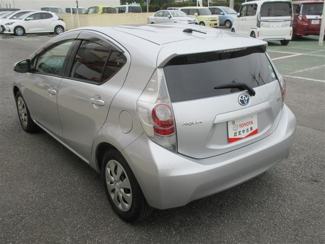 アクア Ｓ　スマートキープッシュスタート　キーレスエントリ　ＬＥＤヘッドライト　フルセグ地デジ　イモビ　ナビ＆ＴＶ　ワンオーナー車　オートエアコン　デュアルエアバック　ＥＳＣ　パワーウィンドウ　ＥＴＣ　ＳＲＳ（3枚目）