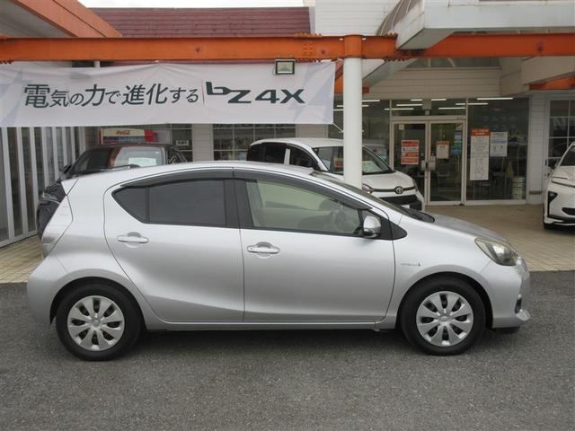 アクア Ｓ　スマートキープッシュスタート　キーレスエントリ　ＬＥＤヘッドライト　フルセグ地デジ　イモビ　ナビ＆ＴＶ　ワンオーナー車　オートエアコン　デュアルエアバック　ＥＳＣ　パワーウィンドウ　ＥＴＣ　ＳＲＳ（6枚目）