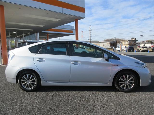 プリウス Ｇ　ＬＥＤライト　Ｒカメラ　スマ－トキ－　パワーステアリング　エアバック　ナビ＆ＴＶ　電動パワーシート　ＡＡＣ　整備記録簿　クルコン　ＥＴＣ付　イモビライザー　ＡＷ　キーフリーシステム　パワーウィンドウ（6枚目）