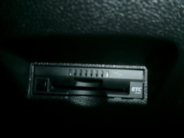 プリウス Ｓ　ＬＥＤヘット　盗難防止システム　スマキー　ＡＣ　ナビ＆ＴＶ　ドライブレコーダー　横滑り防止システム　ＥＴＣ車載器　アルミホイール　運転席パワーウィンドウ　サイドエアバック　メモリーナビゲーション（11枚目）