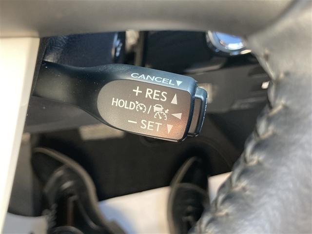 プリウス Ａプレミアム　ツーリングセレクション　横滑り防止機能　皮シート　運転席パワーシート　エアコン　１オナ　パワーウィンドウ　ナビ＆ＴＶ　ＬＥＤライト　盗難防止装置　スマートキー＆プッシュスタート　キーレス　ＥＴＣ　アルミホイール　１００Ｖ電源（11枚目）