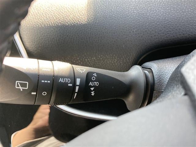 プリウス Ａプレミアム　ツーリングセレクション　横滑り防止機能　皮シート　運転席パワーシート　エアコン　１オナ　パワーウィンドウ　ナビ＆ＴＶ　ＬＥＤライト　盗難防止装置　スマートキー＆プッシュスタート　キーレス　ＥＴＣ　アルミホイール　１００Ｖ電源（13枚目）