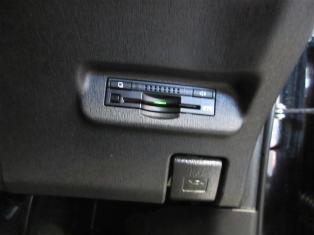 プリウス Ｓ　アルミ付き　スマキー　運転席助手席エアバック　キーレスエントリ　バックモニター付き　ＡＴエアコン　ＥＴＣ付き　イモビ　サイドカーテンエアバック　ＤＶＤ視聴　エアＢ　ＡＢＳ　パワーステアリング　メモナビ（12枚目）