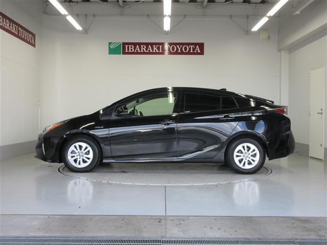 プリウス Sセーフティプラス インテリキー リアカメラ 1セグ サイドエアバッグ パワーウインドウ 助手席エアバッグ フルオートエアコン LEDライト ETC付 キーレスエントリ AW ナビTV 横滑り防止機能 ABS(2枚目)