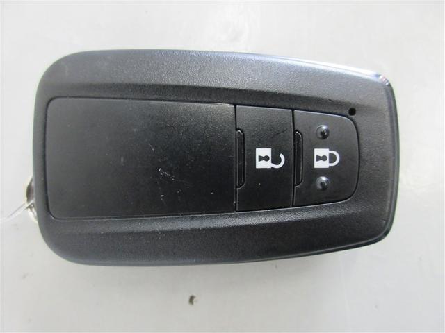 プリウス Sセーフティプラス インテリキー リアカメラ 1セグ サイドエアバッグ パワーウインドウ 助手席エアバッグ フルオートエアコン LEDライト ETC付 キーレスエントリ AW ナビTV 横滑り防止機能 ABS(16枚目)