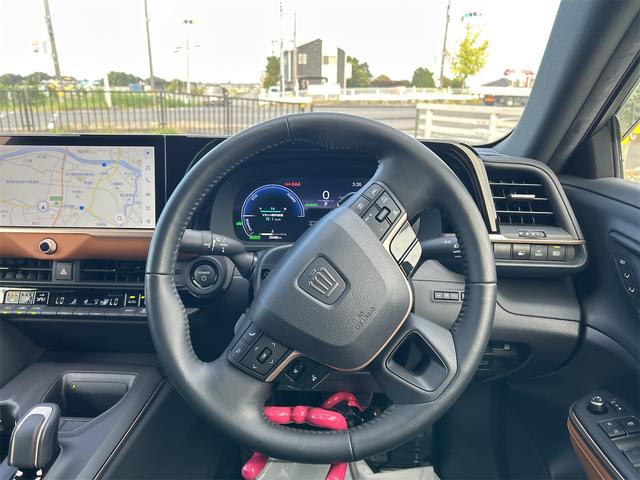クラウンクロスオーバー ＲＳアドバンスド　４ＷＤ　バックカメラ　クリアランスソナー　オートクルーズコントロール　レーンアシスト　パワーシート　衝突被害軽減システム　サンルーフ　ナビ　ＴＶ　オートマチックハイビーム　オートライト（3枚目）