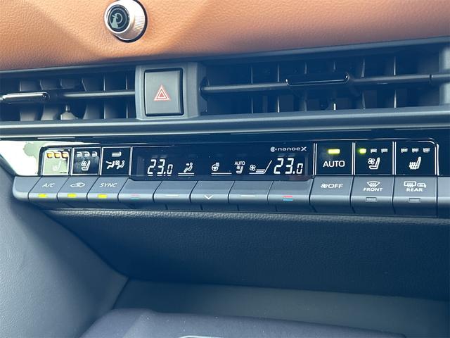 クラウンクロスオーバー ＲＳアドバンスド　４ＷＤ　バックカメラ　クリアランスソナー　オートクルーズコントロール　レーンアシスト　パワーシート　衝突被害軽減システム　サンルーフ　ナビ　ＴＶ　オートマチックハイビーム　オートライト（6枚目）