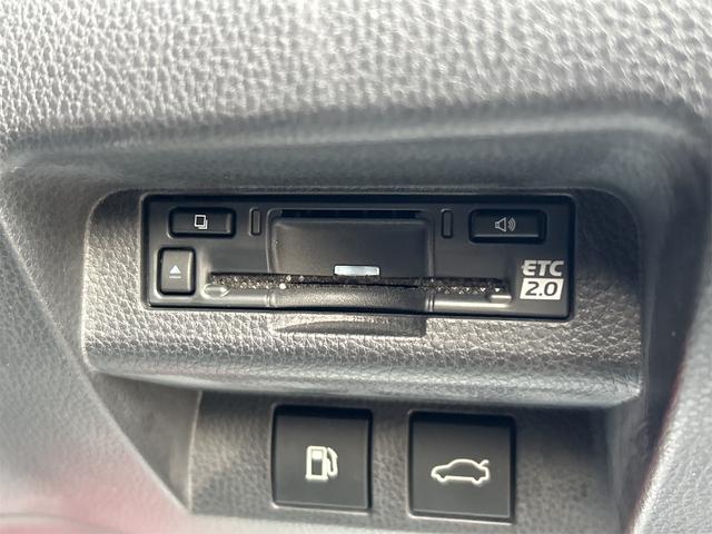 クラウンクロスオーバー ＲＳアドバンスド　４ＷＤ　バックカメラ　クリアランスソナー　オートクルーズコントロール　レーンアシスト　パワーシート　衝突被害軽減システム　サンルーフ　ナビ　ＴＶ　オートマチックハイビーム　オートライト（9枚目）