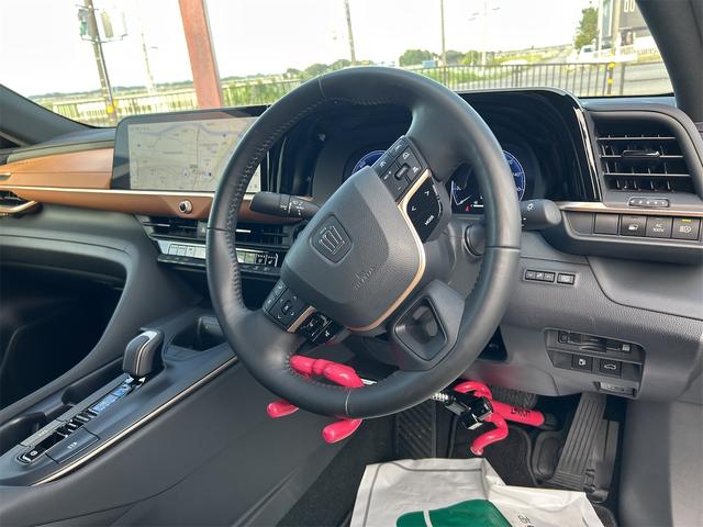 クラウンクロスオーバー ＲＳアドバンスド　４ＷＤ　バックカメラ　クリアランスソナー　オートクルーズコントロール　レーンアシスト　パワーシート　衝突被害軽減システム　サンルーフ　ナビ　ＴＶ　オートマチックハイビーム　オートライト（29枚目）