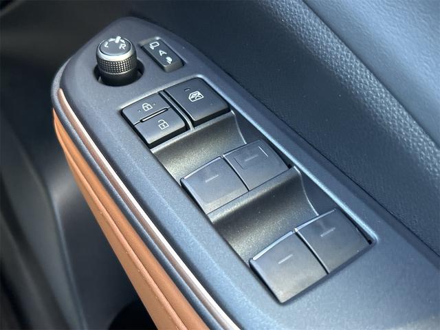 クラウンクロスオーバー ＲＳアドバンスド　４ＷＤ　バックカメラ　クリアランスソナー　オートクルーズコントロール　レーンアシスト　パワーシート　衝突被害軽減システム　サンルーフ　ナビ　ＴＶ　オートマチックハイビーム　オートライト（43枚目）