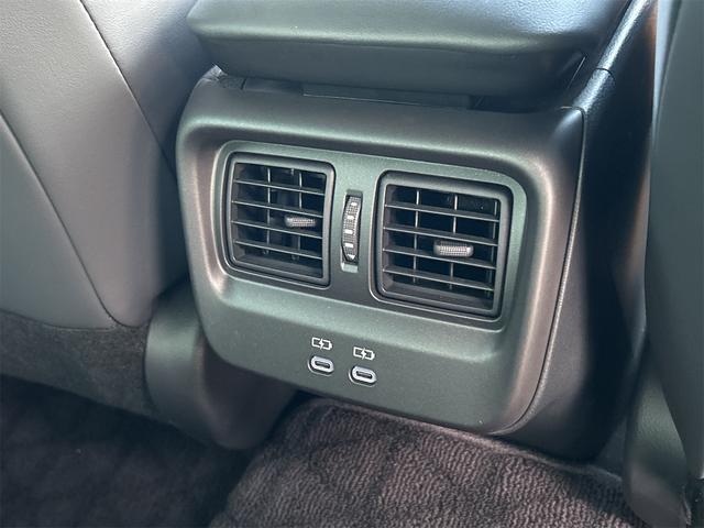 クラウンクロスオーバー ＲＳアドバンスド　４ＷＤ　バックカメラ　クリアランスソナー　オートクルーズコントロール　レーンアシスト　パワーシート　衝突被害軽減システム　サンルーフ　ナビ　ＴＶ　オートマチックハイビーム　オートライト（50枚目）