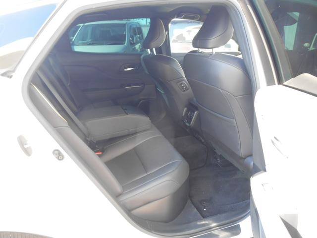 クラウンクロスオーバー Gレザーパッケージ スマートキー・プッシュスタート・ラジオ・エアコン・ナビ・Bluetooth・ETC・バックカメラ・電動格納ミラー・(35枚目)