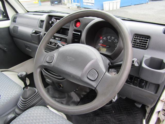 当社にてタイヤ交換も承っております●新品タイヤから中古タイヤやスタッドレスタイヤ等も当社でお安く承りますよ●もちろん社外アルミホイールの取付も承っております●お気軽に当店スタッフまでご相談下さいね●