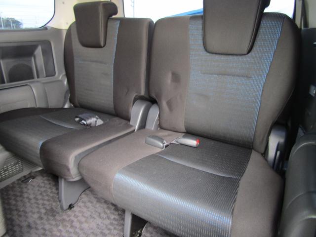 ヴォクシー Z フルタイム4WD 左オートスライド(15枚目)