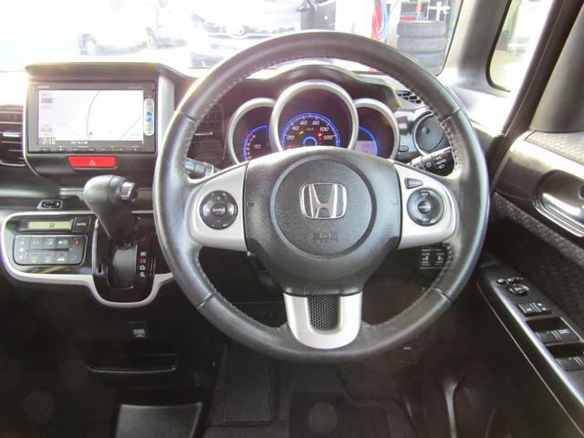 当社にてタイヤ交換も承っております●新品タイヤから中古タイヤやスタッドレスタイヤ等も当社でお安く承りますよ●もちろん社外アルミホイールの取付も承っております●お気軽に当店スタッフまでご相談下さいね●