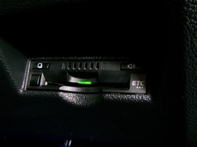 プリウス Ｓセーフティプラス　フルセグ　メモリーナビ　ＤＶＤ再生　ミュージックプレイヤー接続可　バックカメラ　衝突被害軽減システム　ＥＴＣ　ドラレコ　ＬＥＤヘッドランプ　記録簿　アイドリングストップ（18枚目）