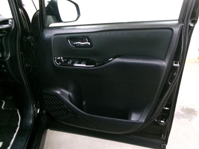 ヴォクシー ハイブリッドZS 煌 フルセグ メモリーナビ DVD再生 ミュージックプレイヤー接続可 後席モニター バックカメラ 衝突被害軽減システム ETC ドラレコ 両側電動スライド LEDヘッドランプ 乗車定員7人 3列シート(8枚目)