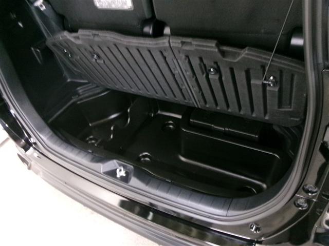 ヴォクシー ハイブリッドZS 煌 フルセグ メモリーナビ DVD再生 ミュージックプレイヤー接続可 後席モニター バックカメラ 衝突被害軽減システム ETC ドラレコ 両側電動スライド LEDヘッドランプ 乗車定員7人 3列シート(29枚目)