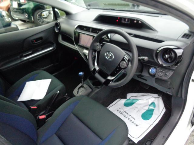 アクア S パワーウィンドー ナビ オートライト スマートキ キーレスエントリーキー リアカメラ オートエアコン WエアB パワーステアリング エアーバッグ ABS メモリーナビゲーション(4枚目)