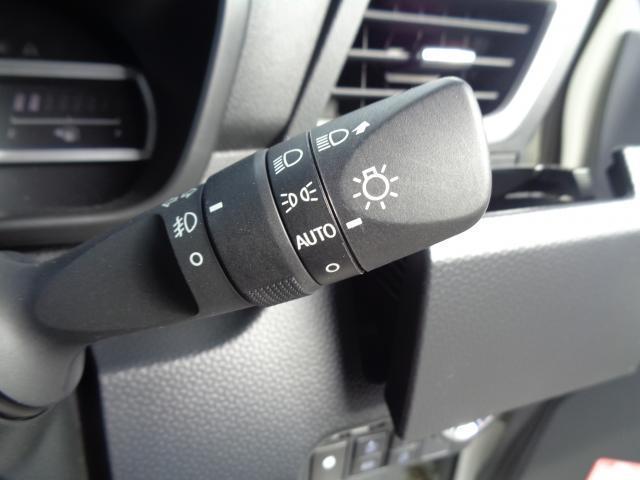 トール カスタムG ターボ SAIII PCS LEDランプ Aストップ キーフリーシステム ターボ車 オートライト ナビ メモリーナビ シートヒーター ドライブレコーダー アルミホイール パノラマビュー 両側パワ-スライドドア(9枚目)