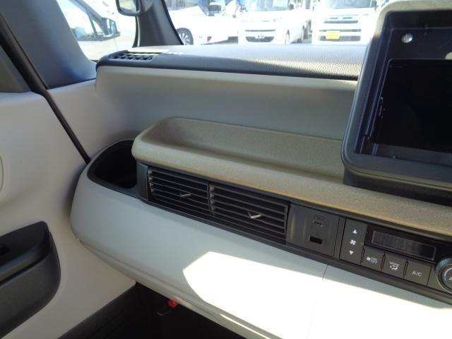 Ｎ－ＢＯＸ ベースグレード　衝突軽減システム　スマートキ－　オートクルーズ　ＬＥＤヘッドライト　キーフリー　パワーステアリング　オートエアコン　リアカメラ　Ｗエアバック　パワーウィンドウ　運転席エアバッグ　ＡＢＳ　オートライト（9枚目）