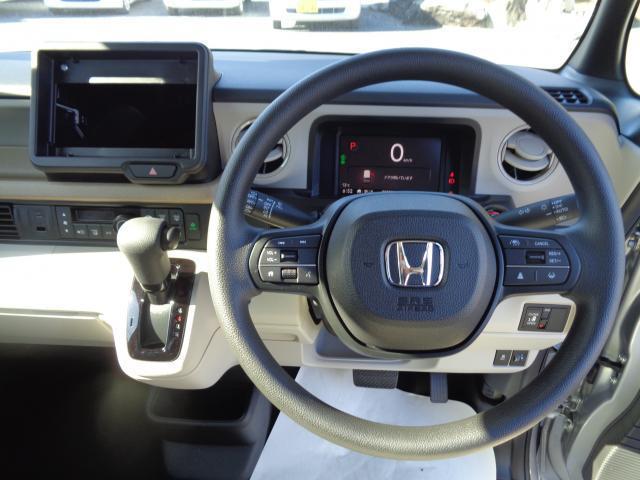 Ｎ－ＢＯＸ ベースグレード　衝突軽減システム　スマートキ－　オートクルーズ　ＬＥＤヘッドライト　キーフリー　パワーステアリング　オートエアコン　リアカメラ　Ｗエアバック　パワーウィンドウ　運転席エアバッグ　ＡＢＳ　オートライト（15枚目）