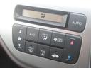 オートエアコン装備です◇温度を自動調整してくれる嬉しい機能です◇一定の温度にセットするだけで自動的に車内を設定温度に保ってくれるので快適です◇