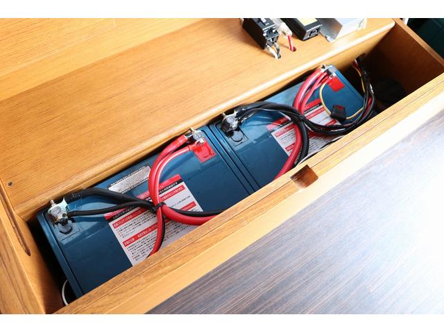 トイファクトリー製ランドティピー ナビ Bカメラ ETC フリップダウンモニター ツインサブバッテリー 走行充電 外部電源・充電 シンク 外部シャワー 冷蔵庫 FFヒーター ベンチレーター 1オーナー(74枚目)