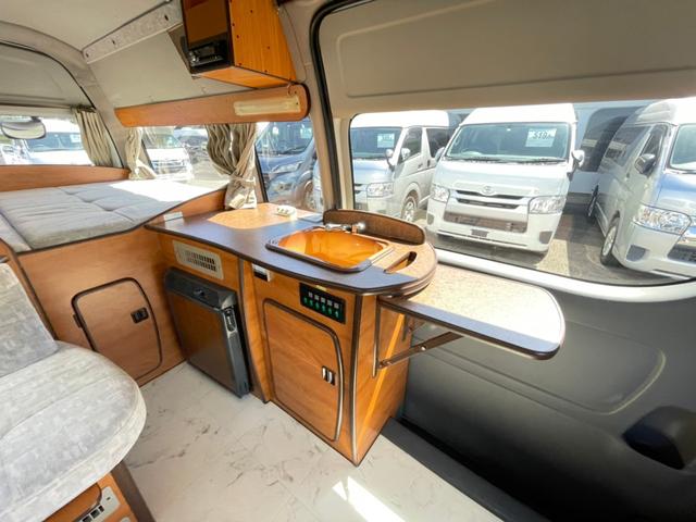 RVビックフット製 リトルノオクタービア ツインサブバッテリー 1500Wインバーター ソーラーパネル 外部充電 走行充電 100V 12V ルーフベント シンク 冷蔵庫 フリップダウンモニター(59枚目)